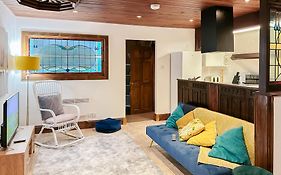 4-Bed Penthouse - Old Converted Church - Free Parking